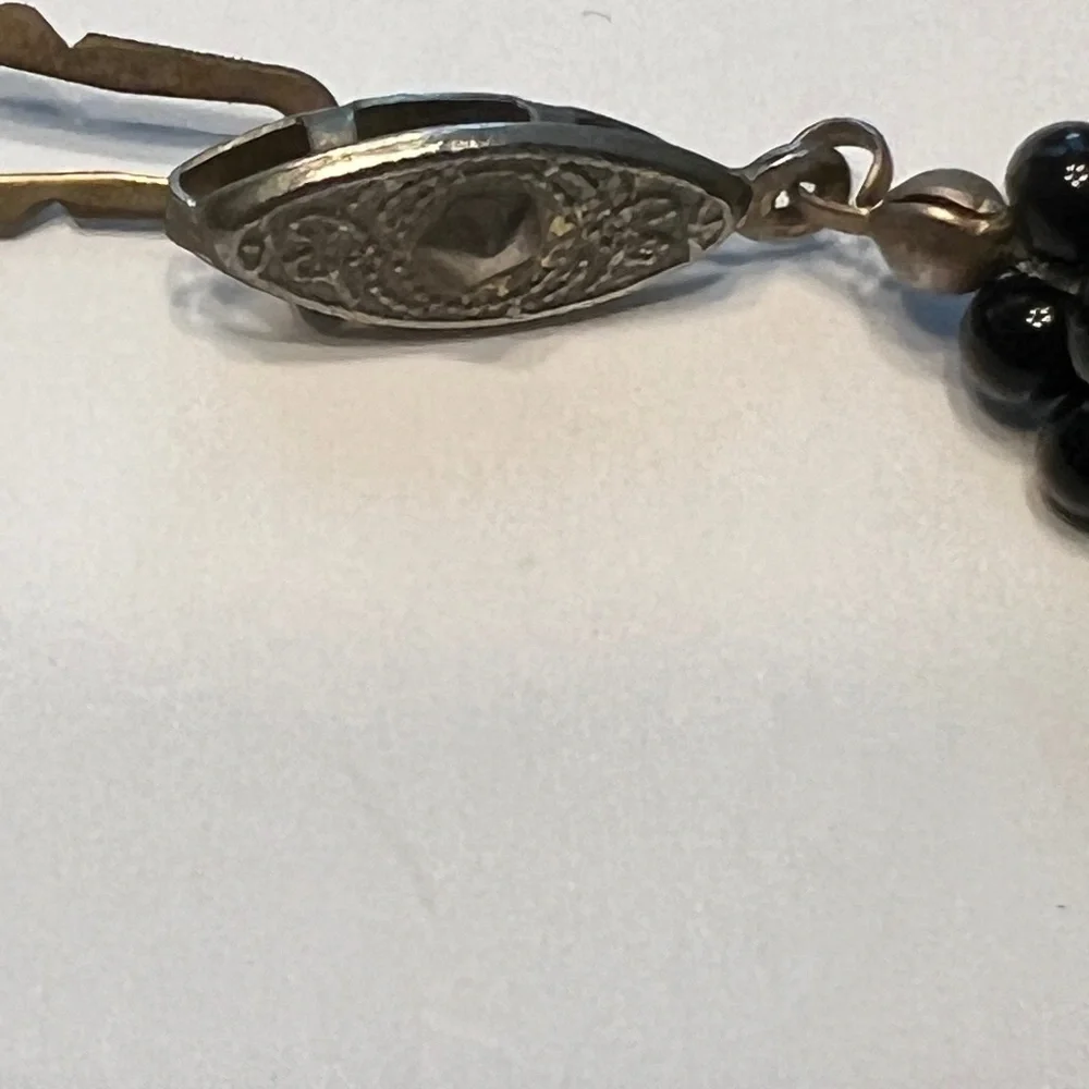 VINTAGE GENUINE CORAL & ONYX BEAD 16.5